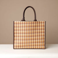 Back View of Raffia Mercatto tote bag, a lightweight, artisanal woven bag crafted from natural raffia.