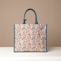 Back View of Raffia Mercatto tote bag, a lightweight, artisanal woven bag crafted from natural raffia.