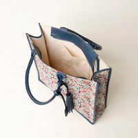 Open Top View of Raffia Mercatto tote bag, a lightweight, artisanal woven bag crafted from natural raffia.