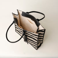 Open Bag Top View of Raffia Mercatto tote bag, a lightweight, artisanal woven bag crafted from natural raffia.