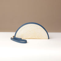 Clutch Agnes Junco Lavanda with blue leather strap and tassel, back view