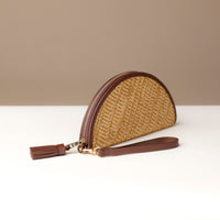 Clutch Agnes Raffia Panna with brown leather details, gold hardware, lateral view