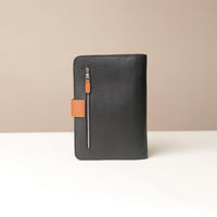 Globetrotters Document Holder black with brown pebble leather, back view
