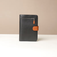Globetrotters Document Holder black with brown pebble leather, front view
