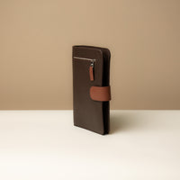 Globetrotters Document Holder chocolate brown pebble leather, lateral view
