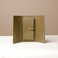 Open VersaViva Clutch premium leather wallet and mobile holder by Danilo’s