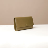 Side view of VersaViva Clutch premium leather wallet and mobile holder by Danilo’s