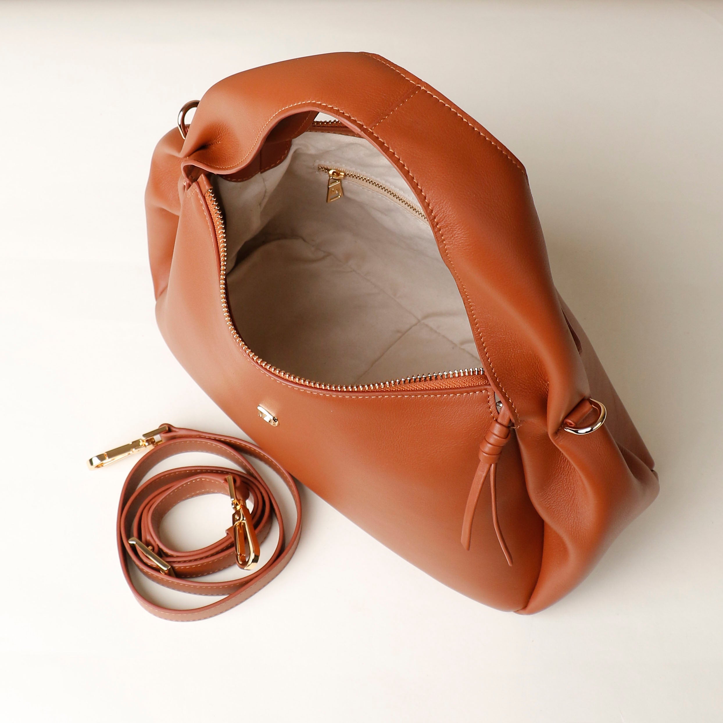 Aurora SS25 Bag in caramel leather – top-down with visible interior and hardware