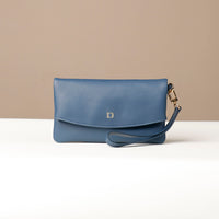 Karelia Clutch