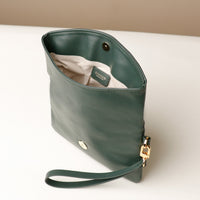 Karelia Clutch