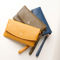 Karelia Clutch