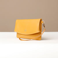 Karelia Clutch