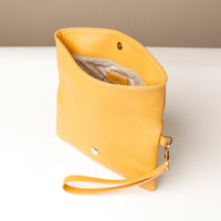 Karelia Clutch