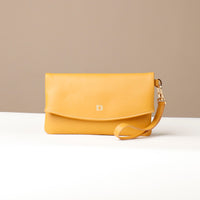 Karelia Clutch
